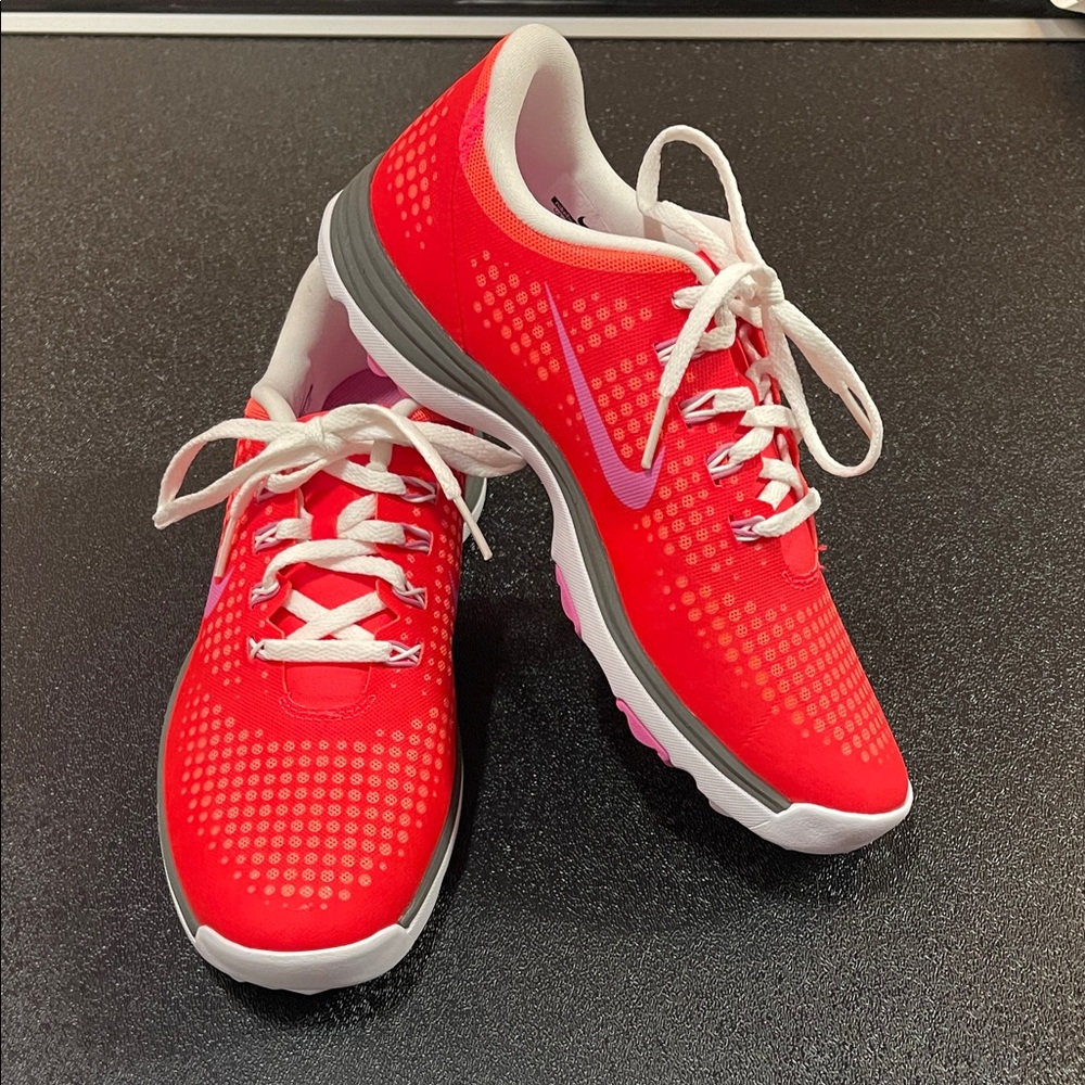 Women’s Nike Bright Red Golf Shoes, size 6.5